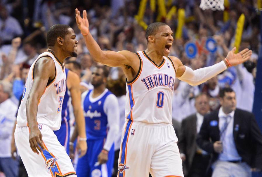 Kevin Durant a sinistra con Russell Westbrook (Ansa)